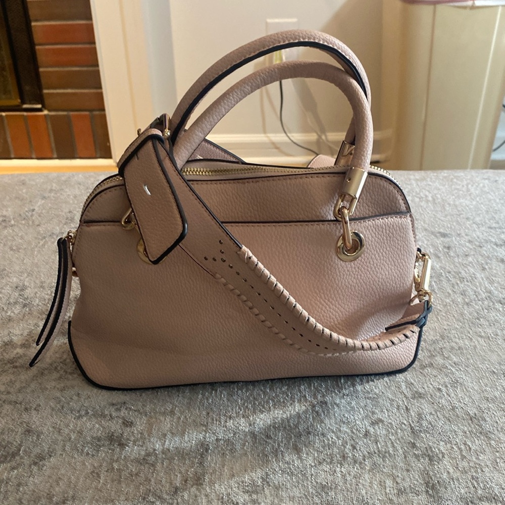 LA Diva pink crossbody shoulder bag. {1216}